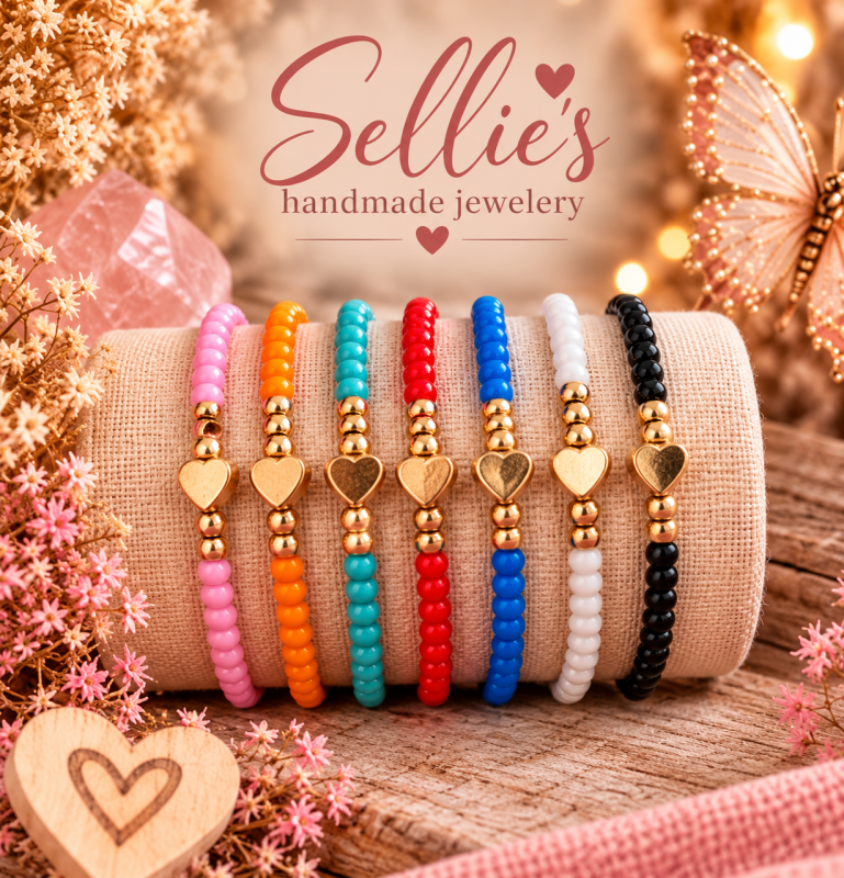 Kleurrijke armbandenset met gouden hartjes