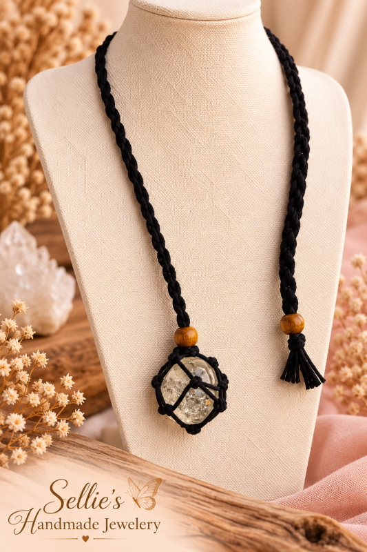 Magische macrame bergkristal kooiketting
