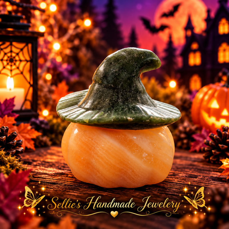 Magische Halloween Pompoen met Heksenhoed &ndash; Oranje Calciet & Groene Serpentijn